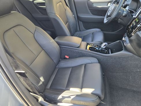 Used 2024 Volvo XC40 B5 Ultimate w/ Protection Package Premier image 22