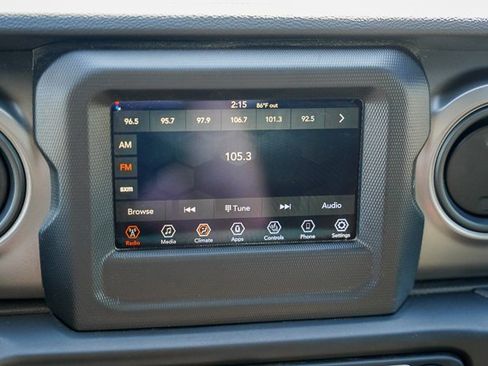 Used 2022 Jeep Gladiator Willys image 16