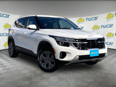 Used 2024 Kia Seltos LX AWD/4WD image 1