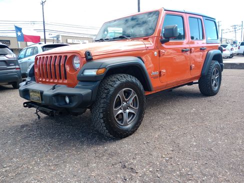 Used 2018 Jeep Wrangler Unlimited Sport S AWD/4WD image 3