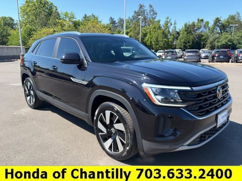 Used 2024 Volkswagen Atlas Cross Sport SE AWD/4WD image 1