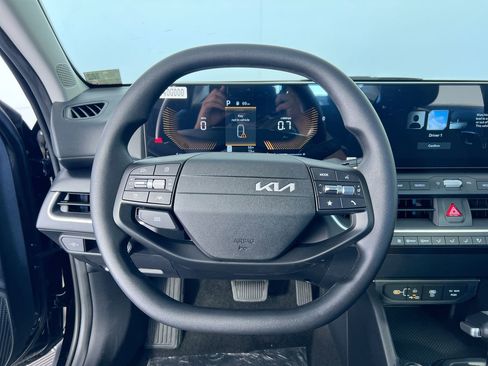 New 2025 Kia K4 LXS image 17