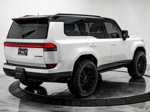 Used 2025 Lexus GX 550 w/ Accessory Package (2T) image 16