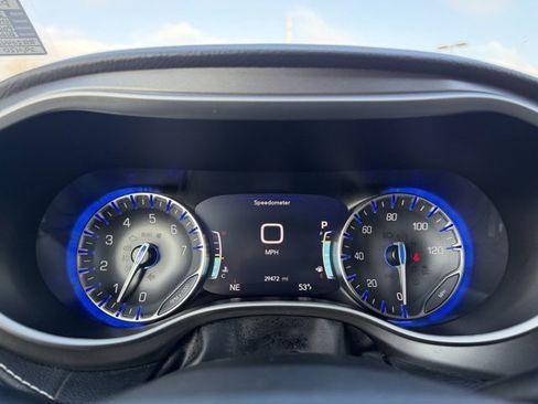 Used 2024 Chrysler Pacifica Touring-L image 23