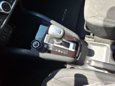 Used 2020 Nissan Kicks S FWD image 27