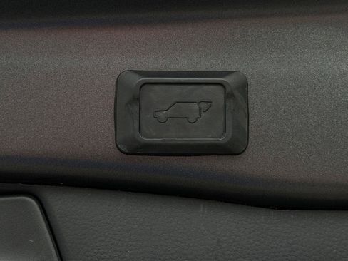 Used 2020 Toyota RAV4 XLE Premium FWD image 28