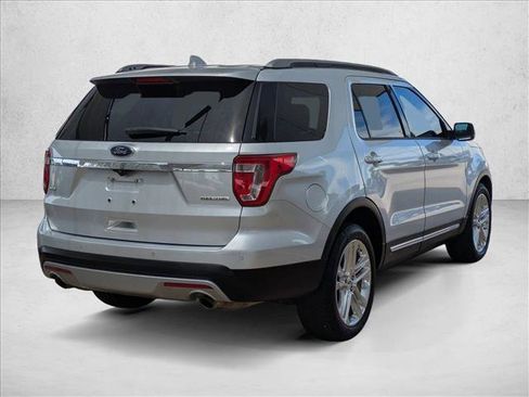 Used 2016 Ford Explorer XLT w/ Equipment Group 202A FWD image 5