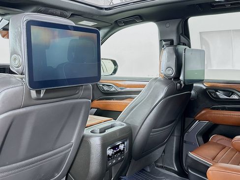 Used 2023 GMC Yukon Denali Ultimate w/ LPO, Floor Liner Package AWD/4WD image 29