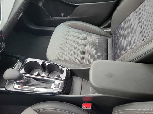 Used 2025 Chevrolet Trax LT FWD image 20