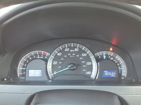 Used 2014 Toyota Camry L image 15