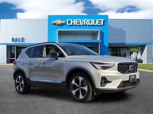 Used 2023 Volvo XC40 B4 Ultimate FWD image 1
