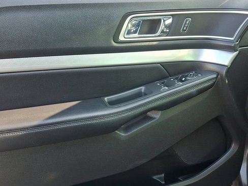 Used 2016 Ford Explorer XLT w/ Equipment Group 202A AWD/4WD image 15