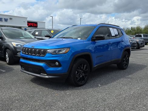 Used 2026 Jeep Compass Latitude image 9