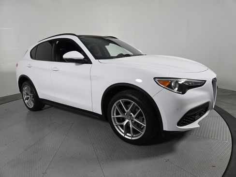 Used 2018 Alfa Romeo Stelvio Ti Sport AWD/4WD image 16
