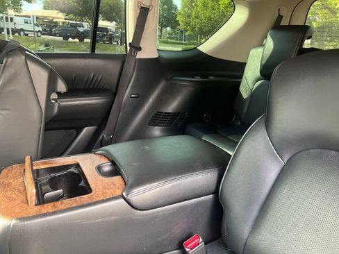 Used 2021 Nissan Armada SL w/ Captain's Chairs Package AWD/4WD image 17