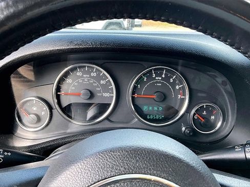 Used 2018 Jeep Wrangler Unlimited Sahara w/ Connectivity Group image 12