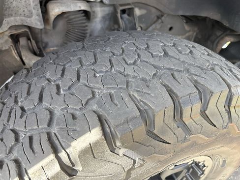 Used 2005 GMC Sierra 2500 SLE w/ Skid Plate Package AWD/4WD image 16