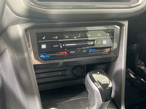 Used 2022 Volkswagen Tiguan SE image 15