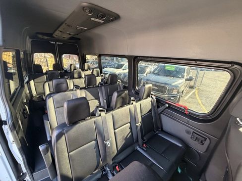 Used 2019 Mercedes-Benz Sprinter 2500 image 17