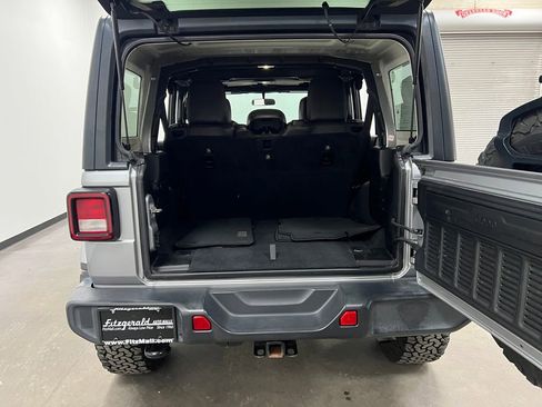 Used 2018 Jeep Wrangler Unlimited Sahara image 16