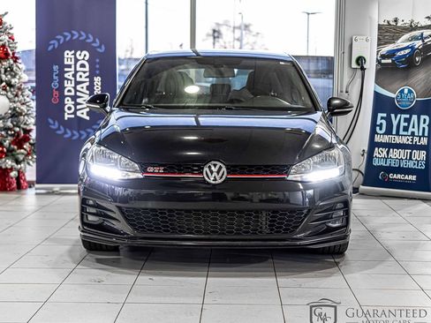 Used 2019 Volkswagen Golf S image 2