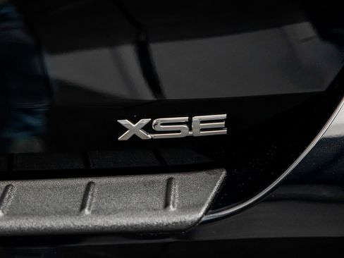 Used 2023 Toyota Highlander XSE image 17