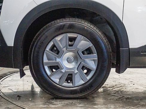 Used 2025 Nissan Kicks S image 9