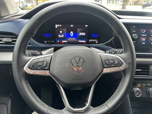 Certified 2022 Volkswagen Taos SE image 7