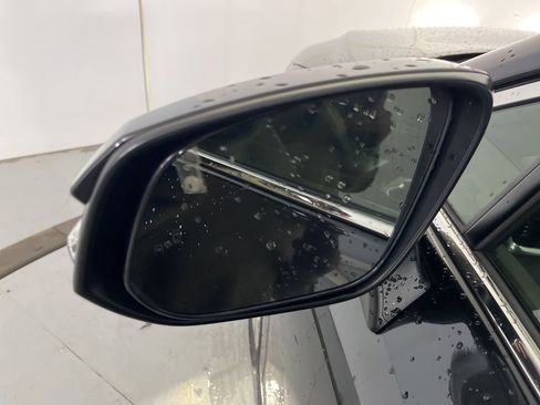 Used 2022 Toyota Venza Limited image 39