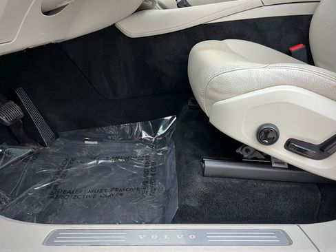 Used 2018 Volvo XC90 T5 Momentum w/ Convenience Package image 36