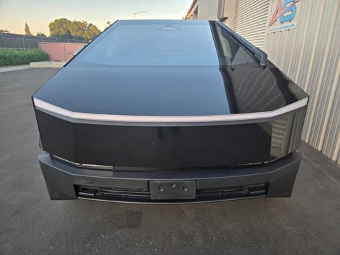 Used 2024 Tesla Cybertruck AWD Crew Cab image 15