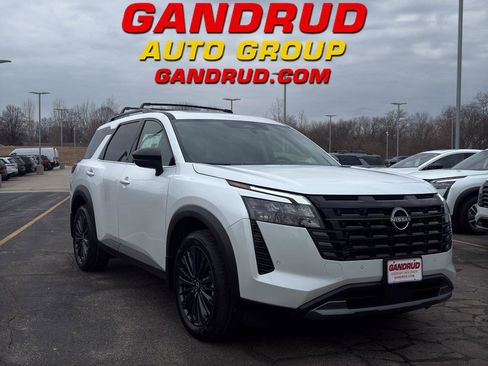 New 2026 Nissan Pathfinder SL image 1