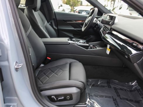 New 2026 BMW i5 eDrive40 w/ M Sport Package image 12