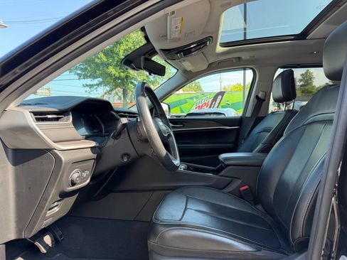 Used 2021 Jeep Grand Cherokee L Limited w/ Luxury Tech Group II AWD/4WD image 17