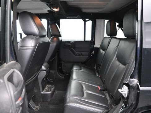 Used 2014 Jeep Wrangler Unlimited Sahara image 27