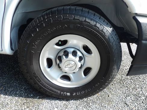 Used 2018 Chevrolet Express 2500 w/ Driver Convenience Package RWD image 9