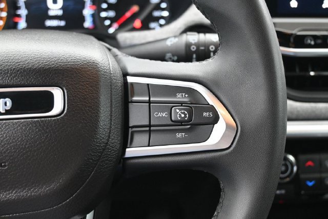 Used 2024 Jeep Compass Latitude AWD/4WD image 29