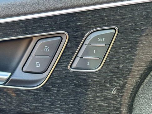 Used 2019 Audi Q8 Premium Plus w/ Premium Plus image 13