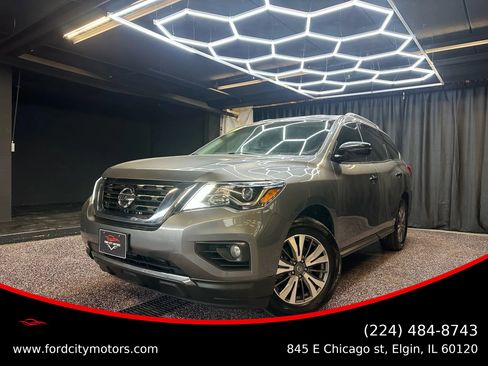Used 2020 Nissan Pathfinder SV image 1