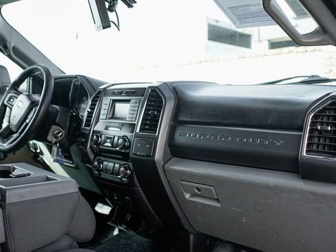 Used 2017 Ford F550 2WD Regular Cab Super Duty image 38
