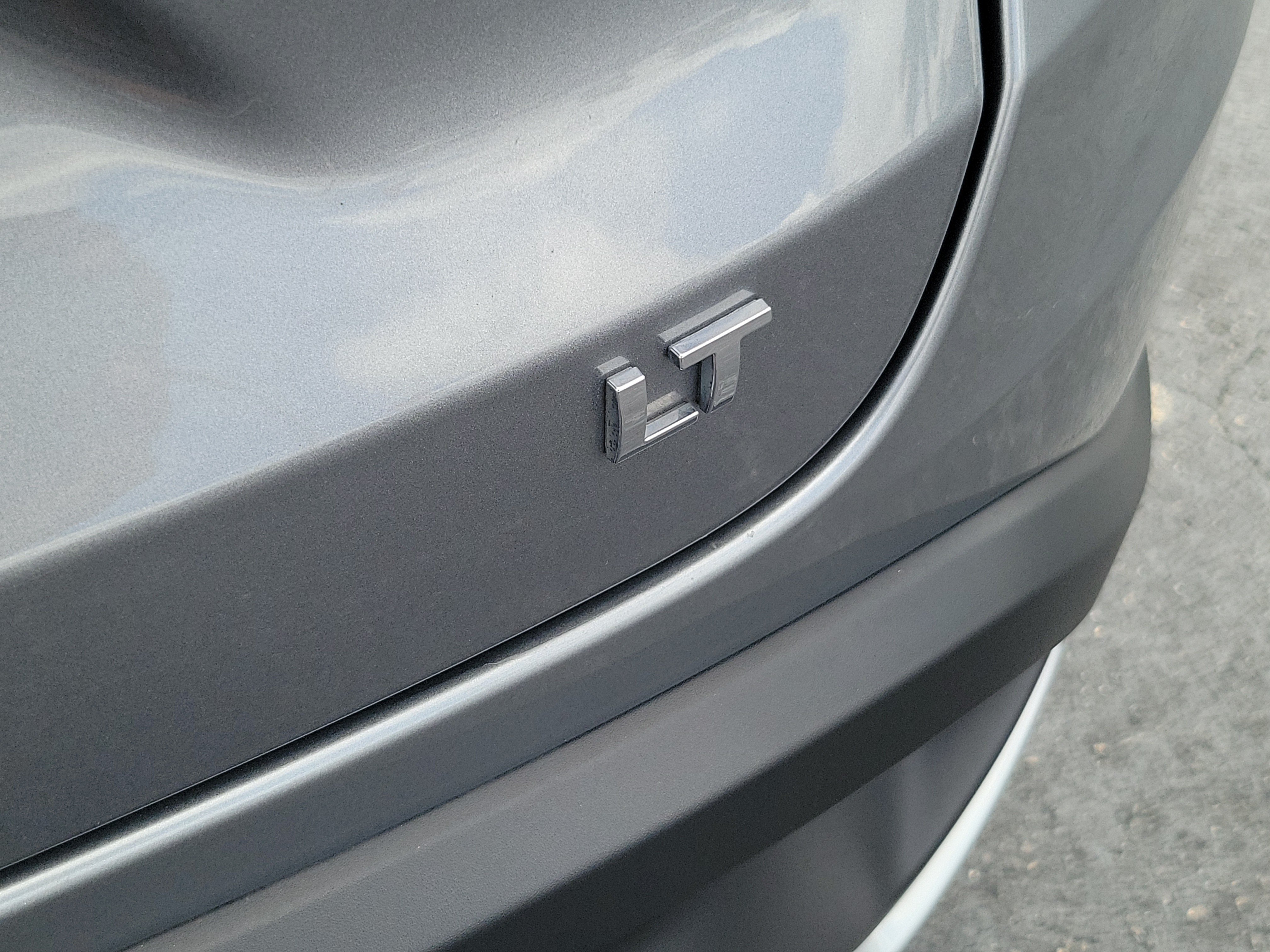 Used 2025 Chevrolet Trax LT w/ LT Convenience Package FWD image 5