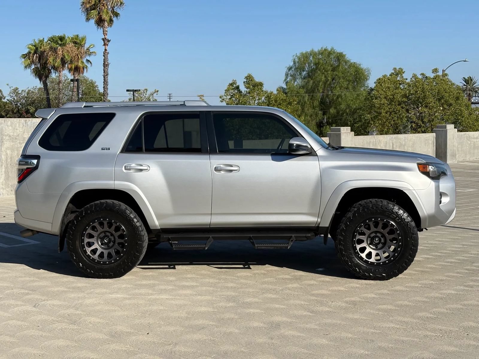 Used 2018 Toyota 4Runner SR5 AWD/4WD image 6
