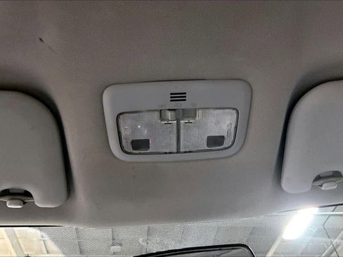 Used 2015 Toyota Corolla LE image 33