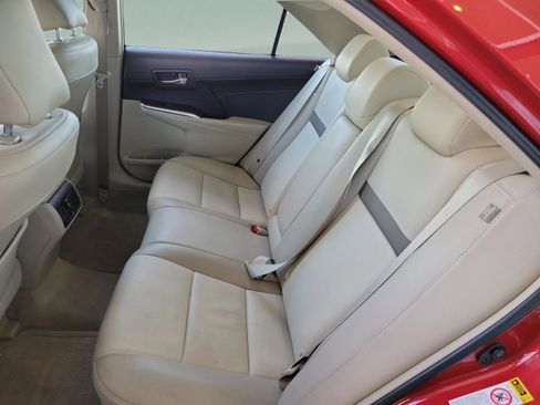 Used 2014 Toyota Camry XLE w/ Leather Package image 24