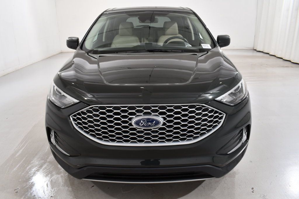 Used 2024 Ford Edge SEL w/ Convenience Package AWD/4WD image 3
