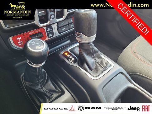 Certified 2025 Jeep Wrangler Unlimited Rubicon w/ Convenience Group AWD/4WD image 13