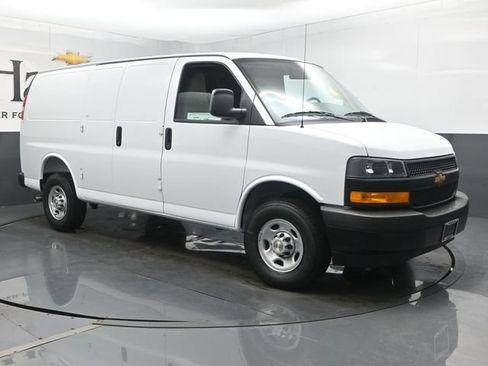 New 2026 Chevrolet Express 2500 w/ Driver Convenience Package RWD image 6