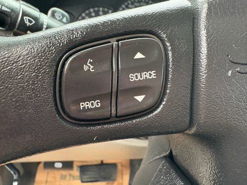 Used 2005 Chevrolet Avalanche Z71 w/ Preferred Equipment Group image 25