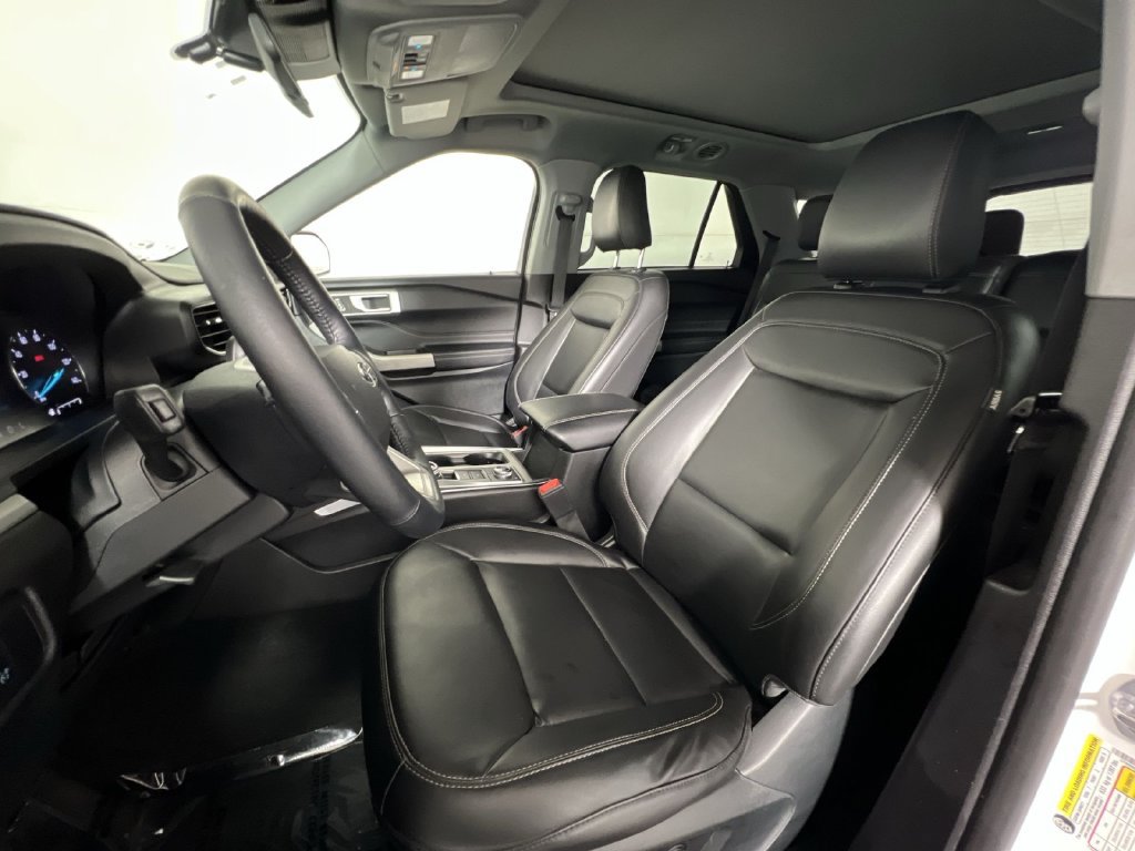 Used 2022 Ford Explorer XLT w/ Equipment Group 202A AWD/4WD image 12