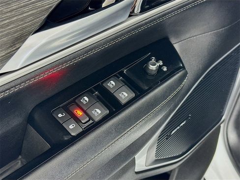 Used 2024 Jeep Wagoneer L Series II image 18